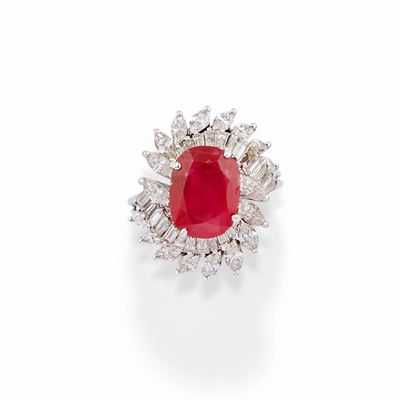 Anello in oro bianco 18k con rubino Burma e diamanti