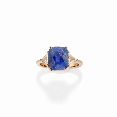 Anello con zaffiro Burma, diamanti e oro giallo 18k