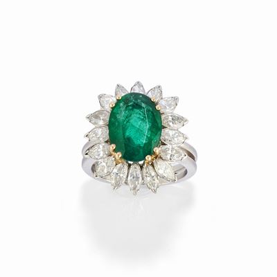 Anello con smeraldo Zambia, taglio ovale di ct 4,96 in platino e oro giallo 18k