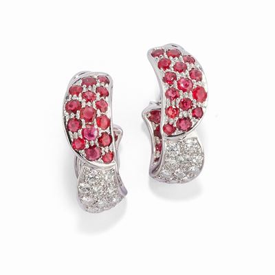 Orecchini in oro bianco 18k con rubini e diamanti