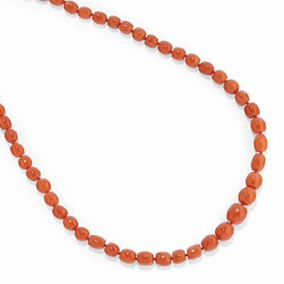 Collana in oro giallo 18k con barilotti di corallo Sciacca