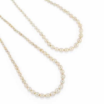 Due collane con perle coltivate in oro e argento