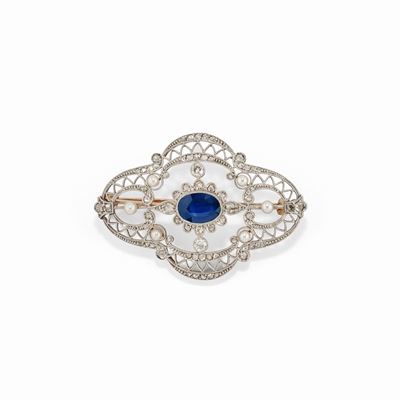 Spilla in oro bicolore 18k con zaffiro ovale e diamanti
