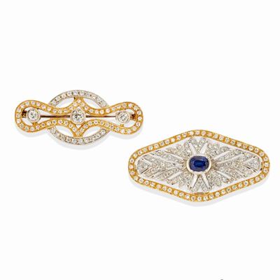 Due spille in oro bicolore 18k con diamanti e zaffiro
