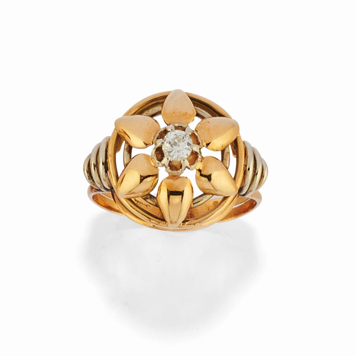 Due anelli in oro giallo 18k con granati e diamante
