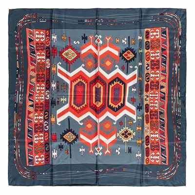 Dimitri Rybaltchenko, Foulard in seta su fondo grigio