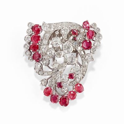 Spilla con rubini Burma e diamanti in platino, circa 1920
