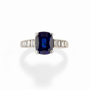  - Anello con zaffiro