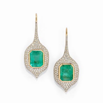 Orecchini pendenti in oro bicolore 14k con smeraldi colombiani e diamanti