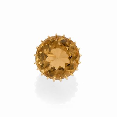 Anello in oro giallo 18k con quarzo taglio rotondo