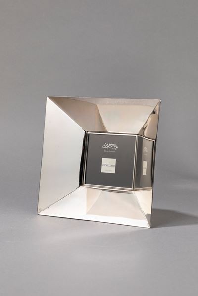 Portafoto Mnèmosine, metallo cromato, h 20 x 20 x 10 cm