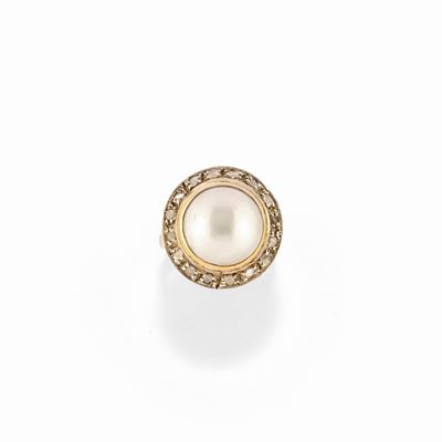 Anello in oro giallo 18k e argento con perla mabè e decoro in diamanti