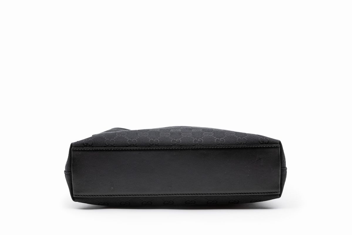 Gucci - Borsa in tela logata nera con tracolla in pelle e chiusura a pistone in metallo