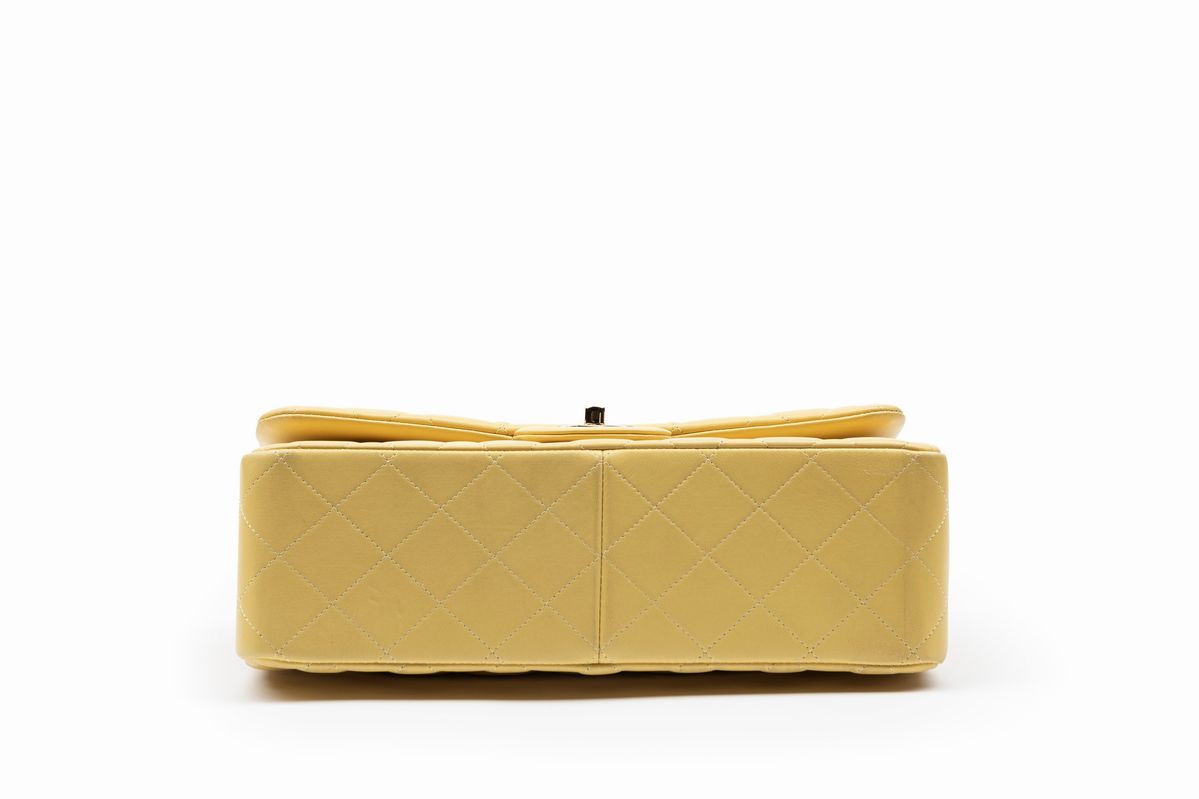 Chanel - Borsa in pelle giallo polline matelassé con tracolla