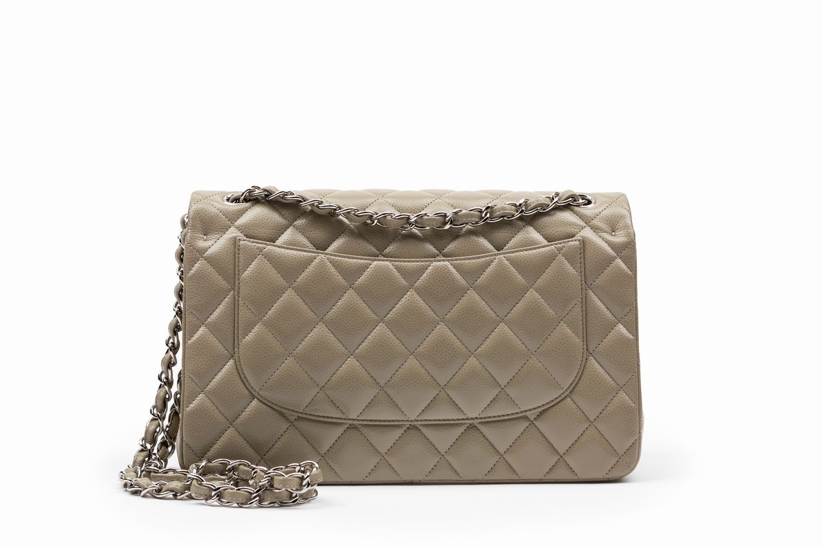 Chanel - Borsa in pelle caviar matelassé tortora con tracolla a catena