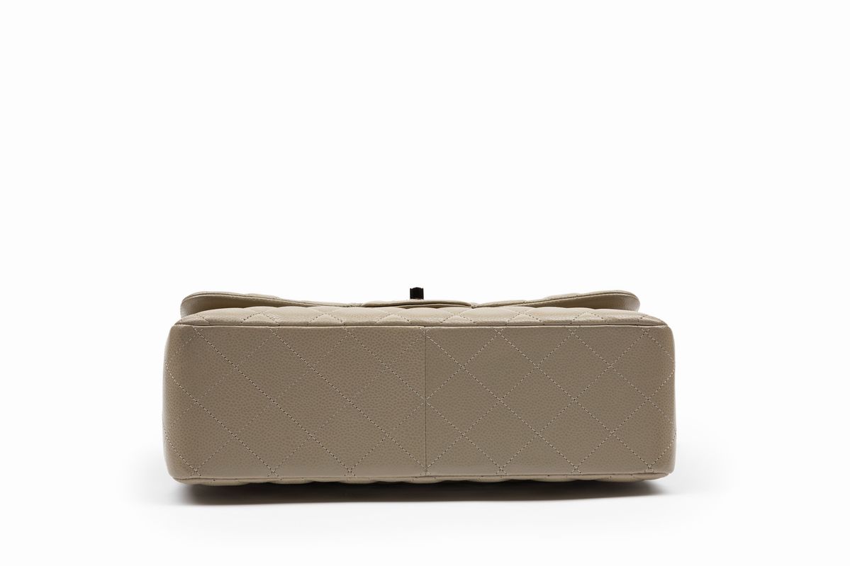Chanel - Borsa in pelle caviar matelassé tortora con tracolla a catena