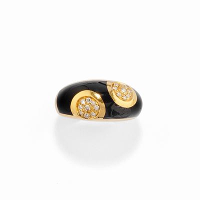 Anello in oro giallo 18k con smalto nero e diamanti taglio huit-huit