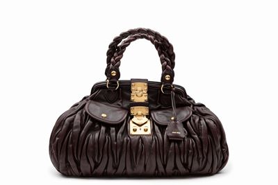 Borsa Coffer in pelle goffrata matelassé color prugna