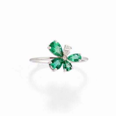 Anello con smeraldi e diamanti in oro bianco 18k