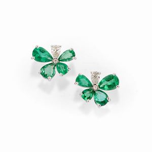 Orecchini con smeraldi