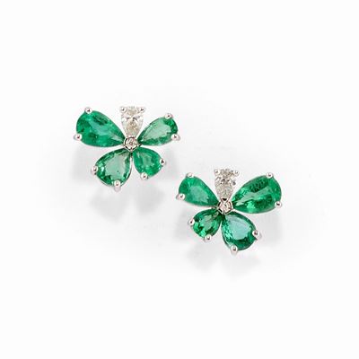 Orecchini con smeraldi in oro bianco 18k