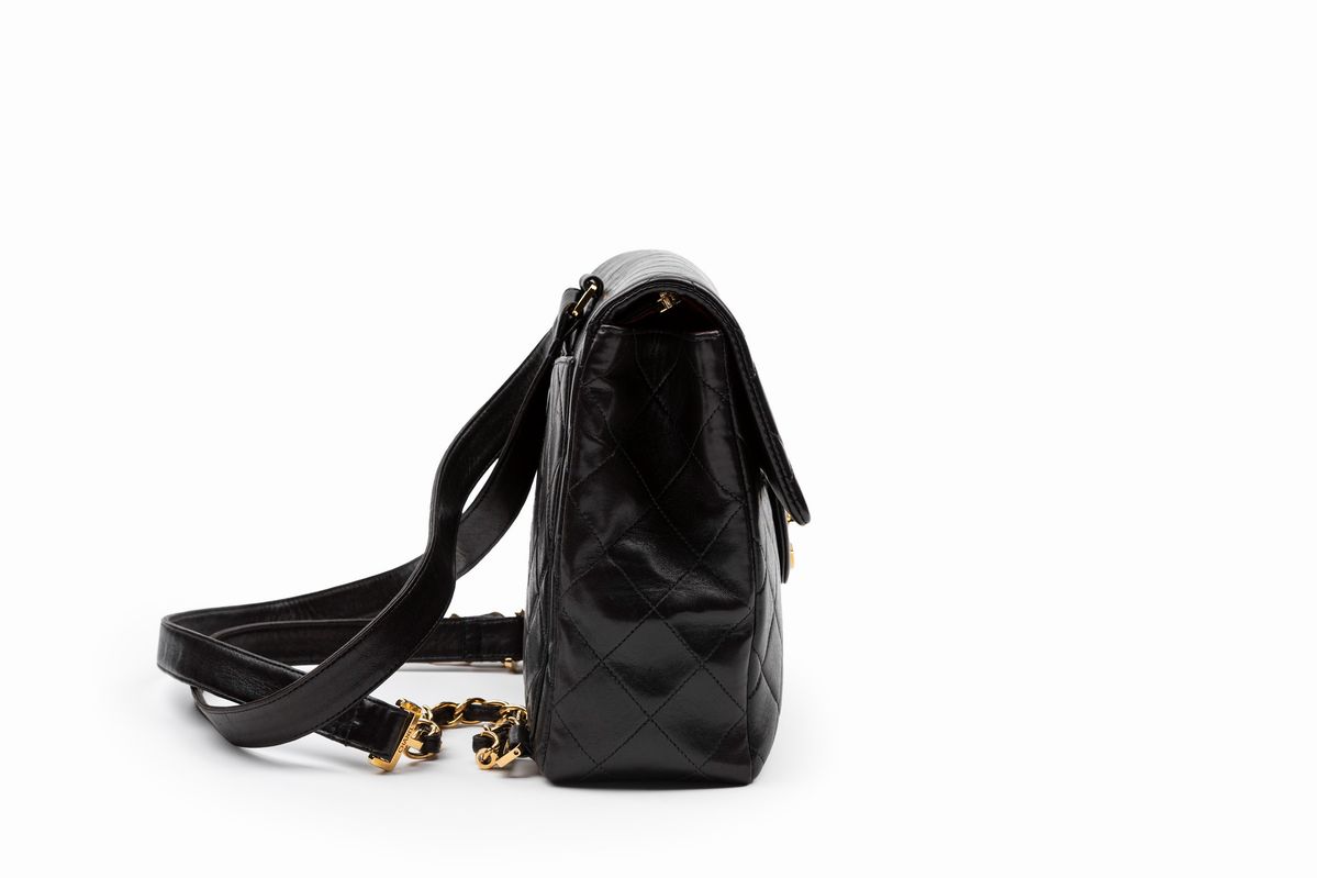 Chanel - Borsa a zainetto in pelle matelassé nera, 1994