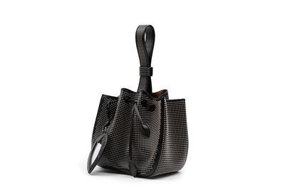 Borsa a cestino in pelle nera con micro borchie