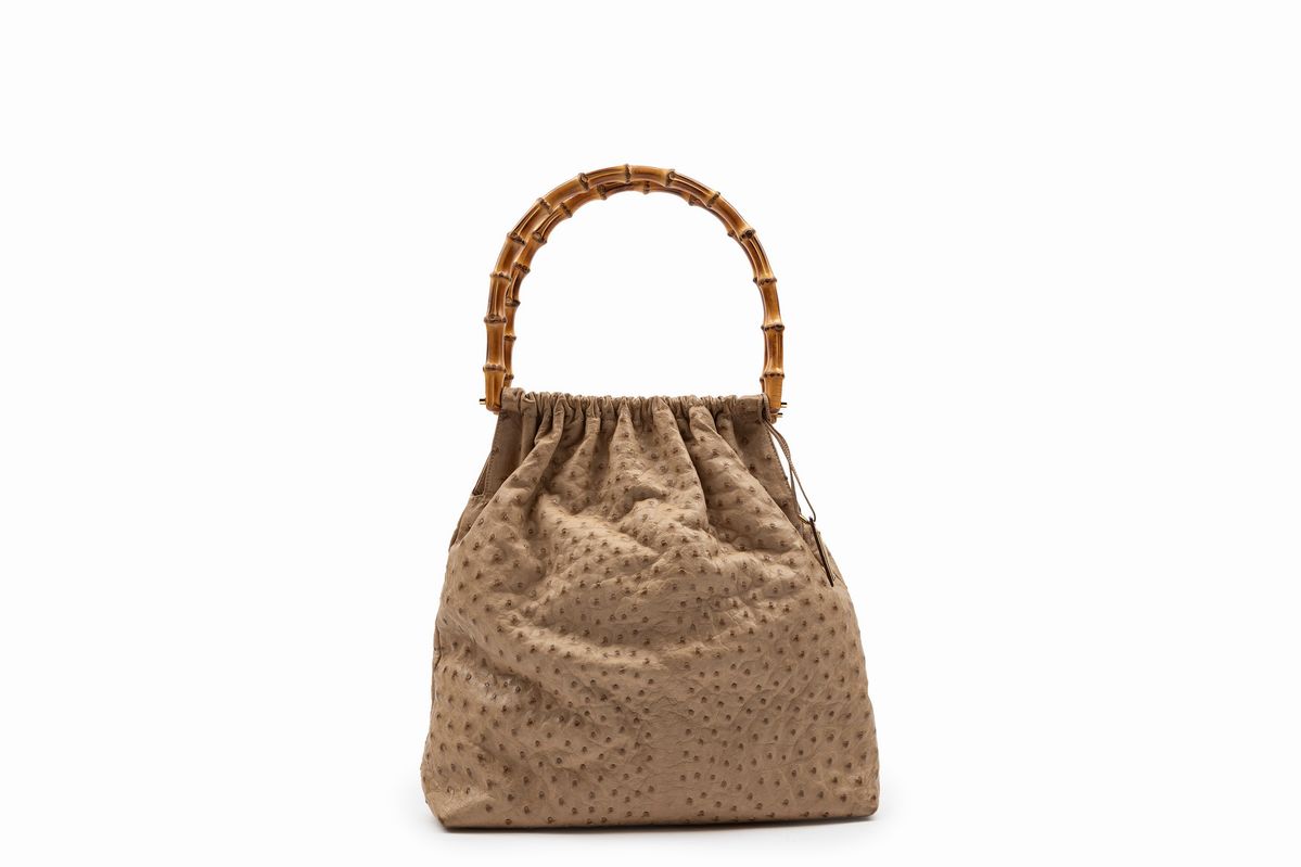 Gucci - Borsa in pelle di struzzo beige con manici in bambù