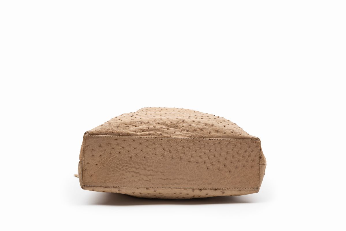 Gucci - Borsa in pelle di struzzo beige con manici in bambù