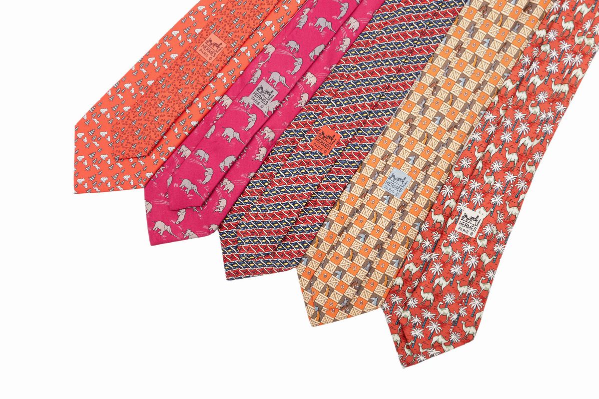 Lotto composto da due cravatte. | Hermes