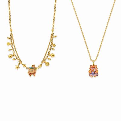 Due collane con pendenti in oro giallo 18k