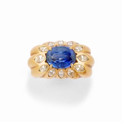 Anello con zaffiro ovale di 3,00 ct, in oro giallo 18k con diamanti