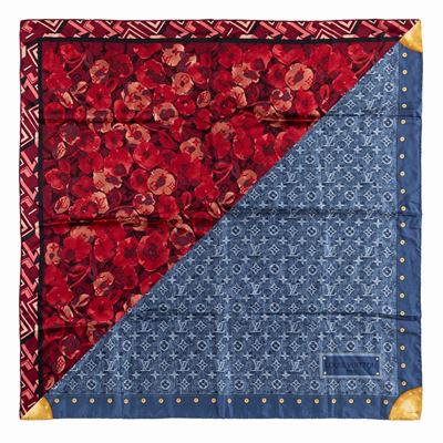 Due foulard, seta in tonalità blu e rosso con stampe diverse