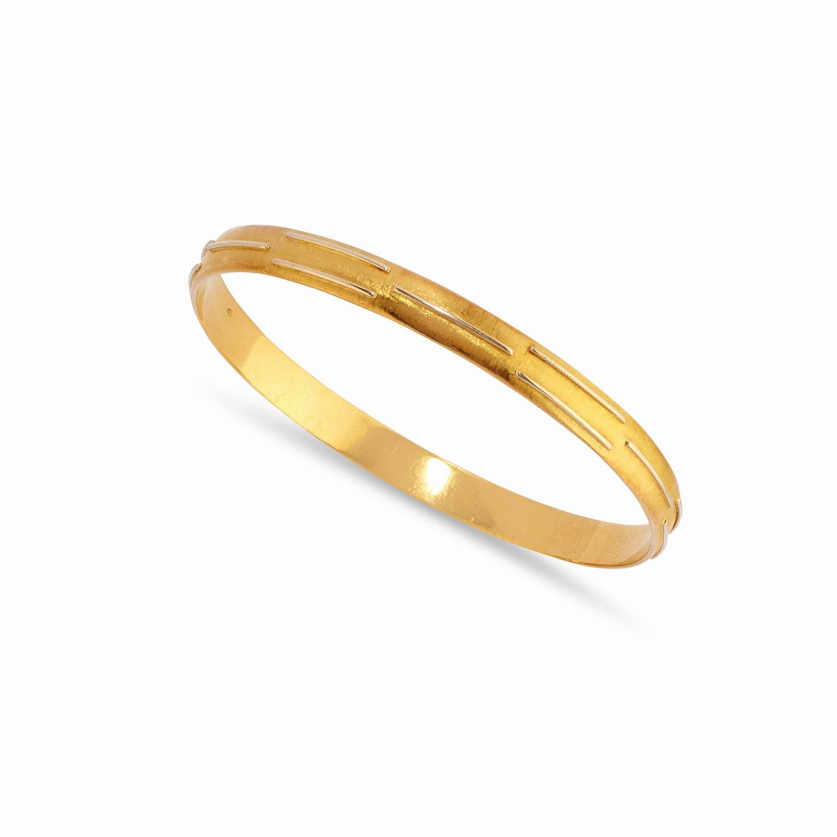 Bracciali e orecchini in oro giallo 18k con decorazioni in smalto e madreperla
