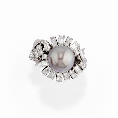 Anello con perla coltivata Tahiti, diamanti in oro bianco 18k