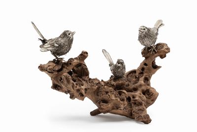 Scultura Raffigurante Tre Passeri su Ramo