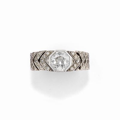 Anello con diamante, oro bianco 18k, ct 2,20