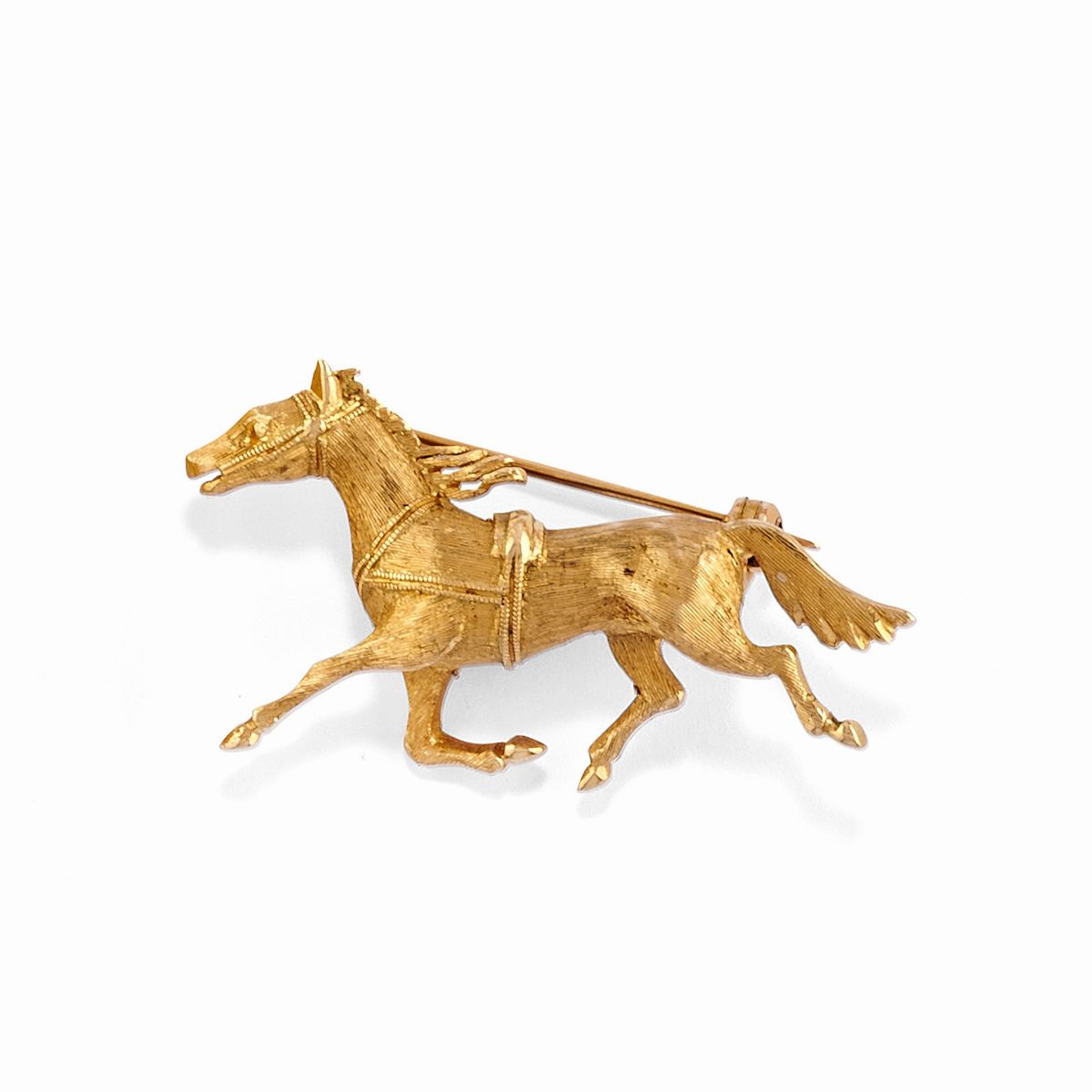 Due spille in oro giallo 18k con decorazioni a diamanti e smeraldi