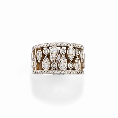 Anello in oro bianco 18k con diamanti taglio brillante