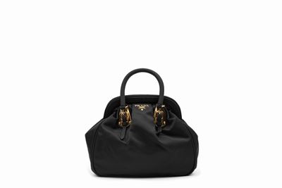 Borsa in tessuto nero con dettagli in metallo dorato
