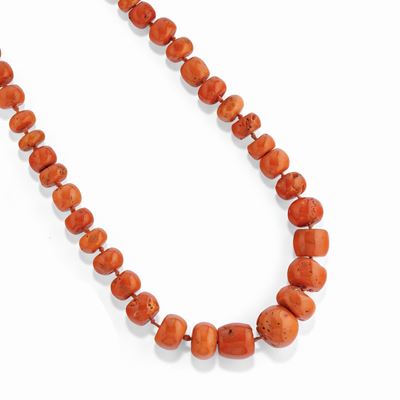 Collana in corallo, oro giallo 18k e metallo