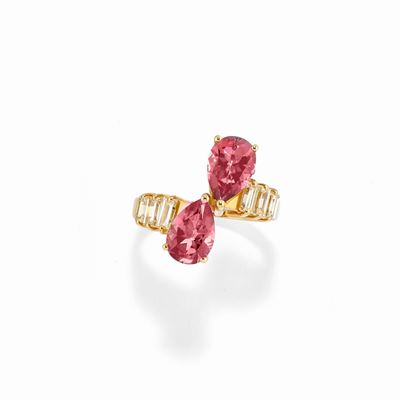 Anello in oro giallo 18k con topazi rosa e diamanti