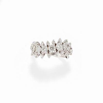 Anello con diamanti in oro giallo 18k, peso 6,00 g, misura 19