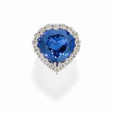 Anello in oro bianco 18k con tanzanite e diamanti