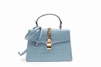 Borsa Sylvie in pelle di alligatore color carta da zucchero con dettagli in metallo dorato
