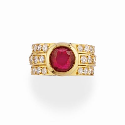 Anello con rubino e diamanti, in oro giallo 18k