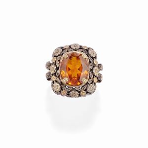  - Anello con topazio