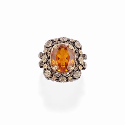 Anello in oro giallo 18k e argento con topazio orange