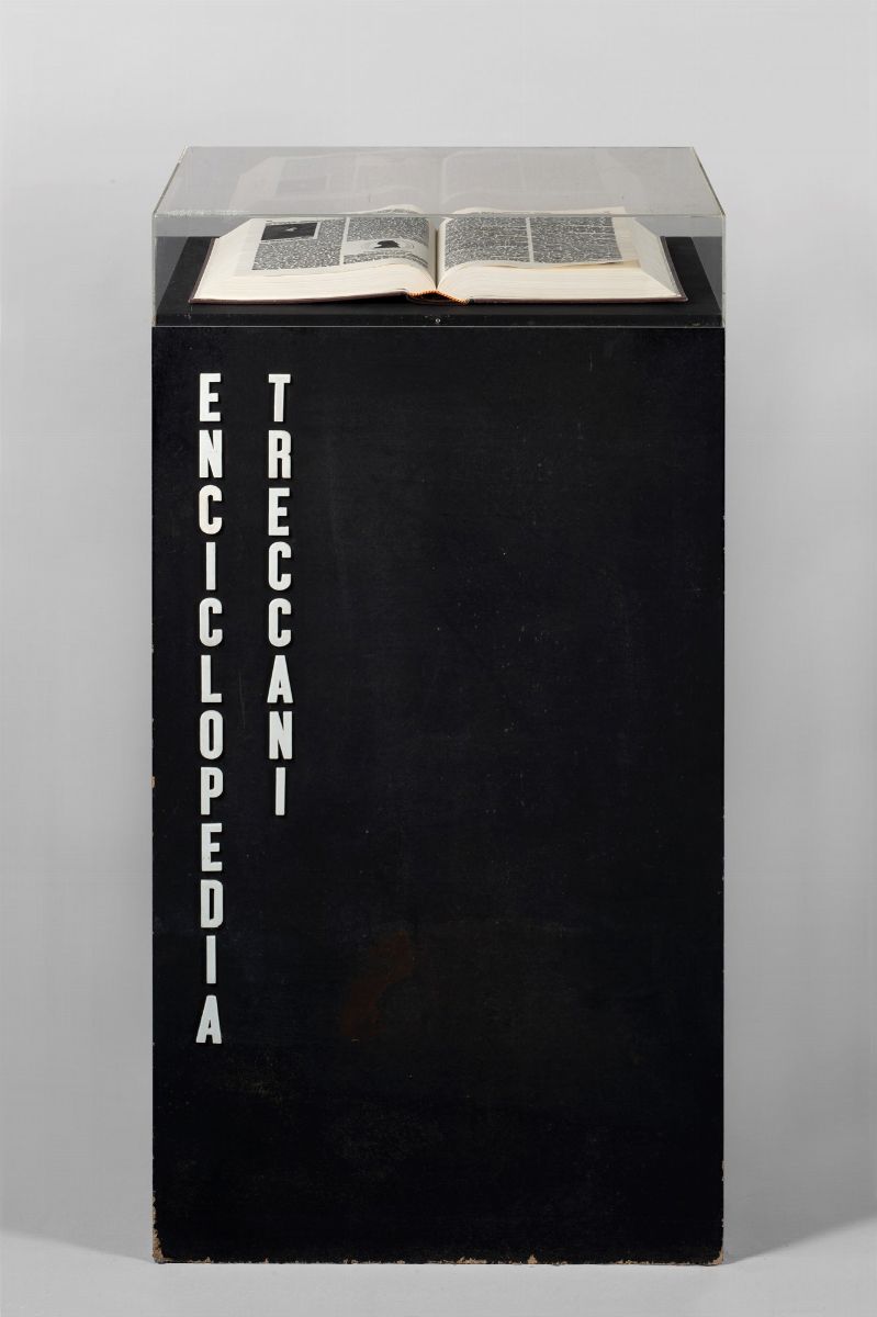 Emilio Isgrò - Enciclopedia Treccani Volume VII (La Incinta), china su libro in box di legno e pl...