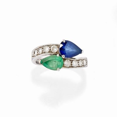 Anello in oro bianco 18k con zaffiro e smeraldo taglio goccia